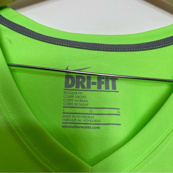 Nike dri fit womens v- neck athletic shirt in size L Nwt - Picture 3 of 6